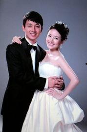 吃瓜娱乐圈模范夫妻婚变,瓜田里的真相与反思  第2张